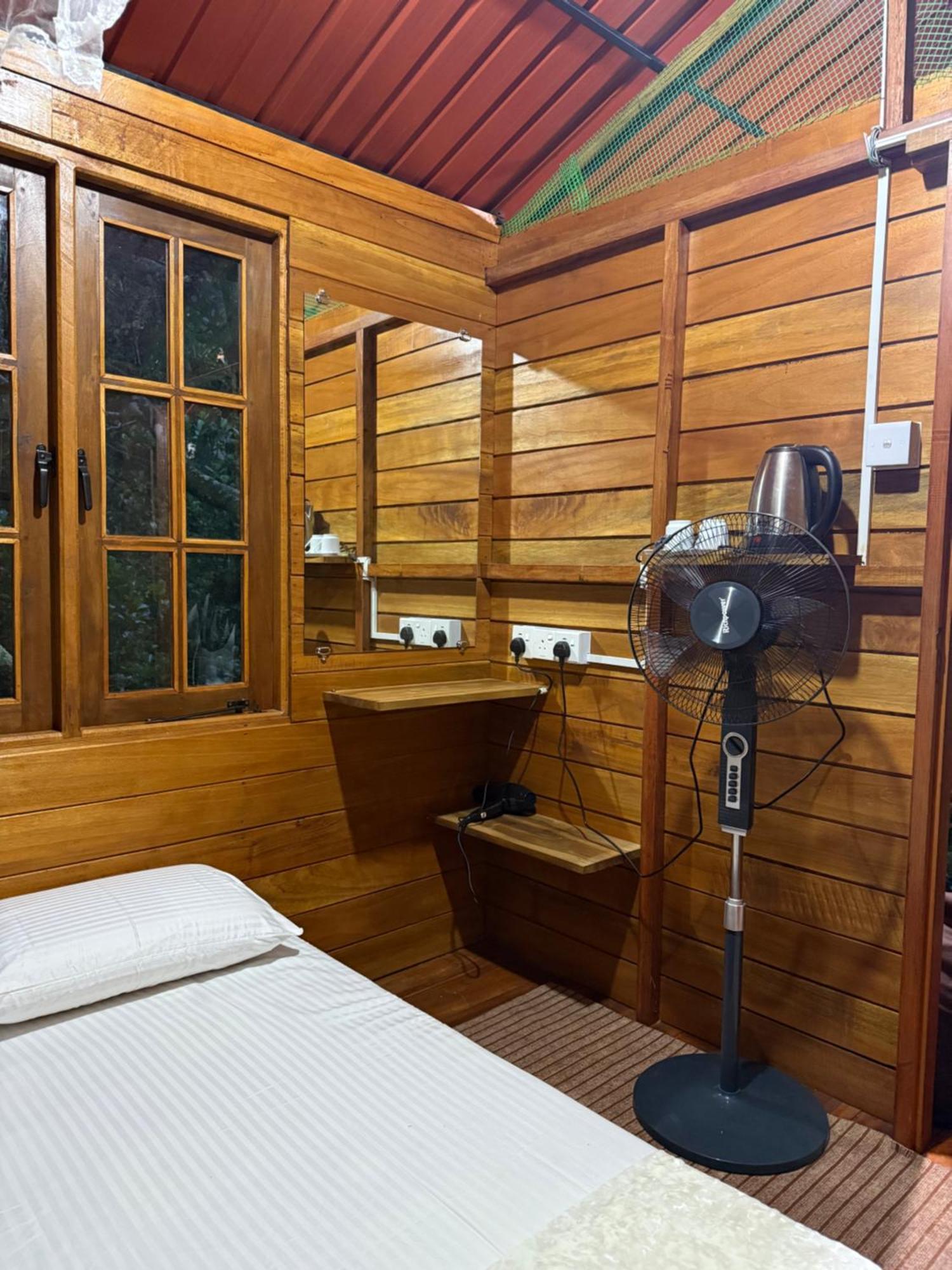 Jungle And Tree House Homestay *